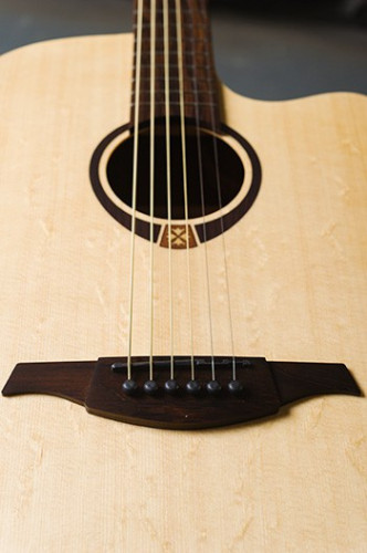 LAG GLA T70ACE Электроакустическая гитара, аудиториум с вырезом и пьезодатчиком, цвет натуральный фото 7