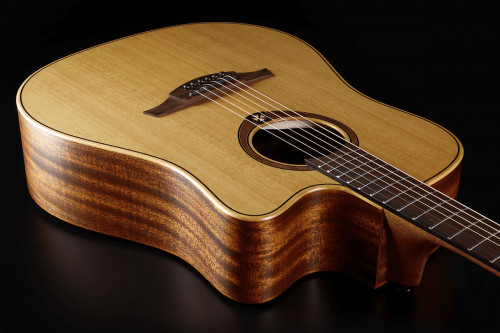 LAG T-170D CE Электро-акустическая гитара, Дредноут с вырезом и пьезодатчиком, цвет натуральный фото 3