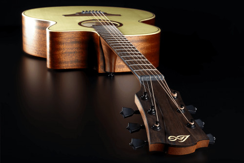 LAG T-177J CE Электроакустическая гитара, джамбо с вырезом фото 4