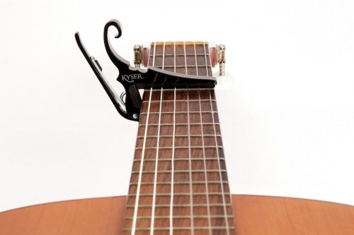 KYSER KGCB каподастр для классической гитары, цвет черный фото 2