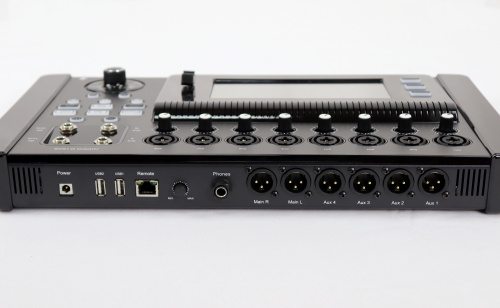 S-Track Hippo D1608 цифровой компактный микшерный пульт. В комплекте чехол и рэковые "уши". фото 4