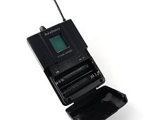 AuraSonics STAGE 200DBT передатчик поясной V2, цифровой, микрофонный/инструментальный вход, для приёмников STAGE 201DR/202DR, с головной гарнитурой, п