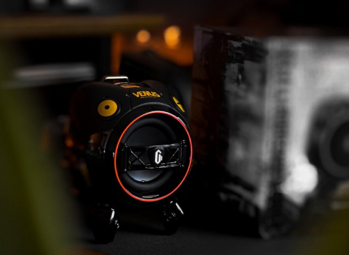 Gravastar Venus Shadow Black Материал корпуса: цинковый сплав Размеры: 7.1 x 6.1 x 8.1 см Полнодиапазонный динамик Bluetooth v2.1+EDR/5.0 6 RGB светод фото 10