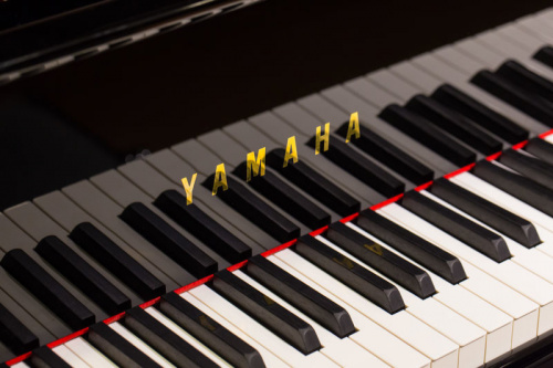Yamaha C2X PE рояль 173см цвет черный полированный, с банкеткой фото 3