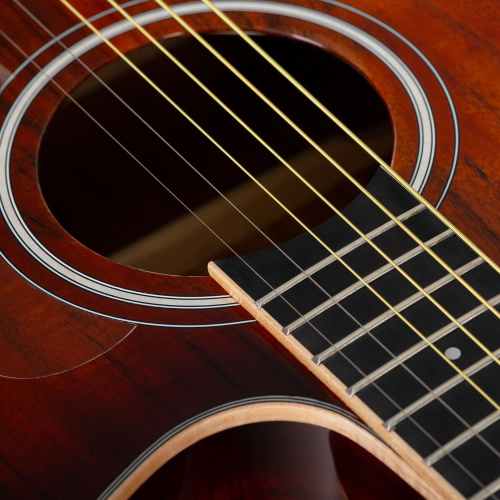ROCKDALE Aurora D7 C Koa ASB Акустическая гитара. Форма корпуса Dreadnought с вырезом. Цвет санберст. Глянцевое покрытие. Верхняя дека из ели с ламина фото 4