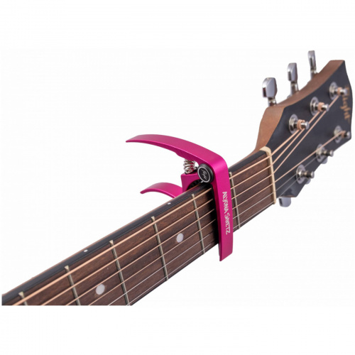 FLIGHT FCG-SHVETZ каподастр для гитары ALYONA SHVETZ, подписная модель Алена Швец, цвет розовый фото 5