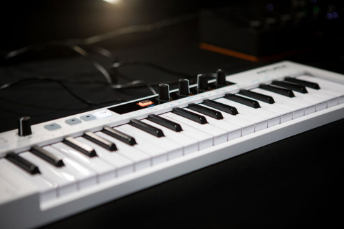 Arturia KeyStep 37 динамическая MIDI мини-клавиатура, 37 клавиш фото 12