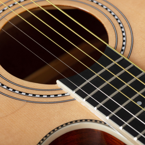 ROCKDALE Aurora D7 C NAT Gloss Акустическая гитара Форма корпуса Dreadnought с вырезом. Цвет натуральный. Глянцевое покрытие. Верхняя дека из ели. Ниж фото 4
