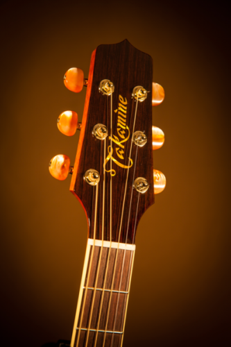 TAKAMINE PRO SERIES 4 P4DC электроакустическая гитара типа DREADNOUGHT CUTAWAY с кейсом, цвет натуральный, верхняя дека - массив ели, нижняя дека - ма фото 2
