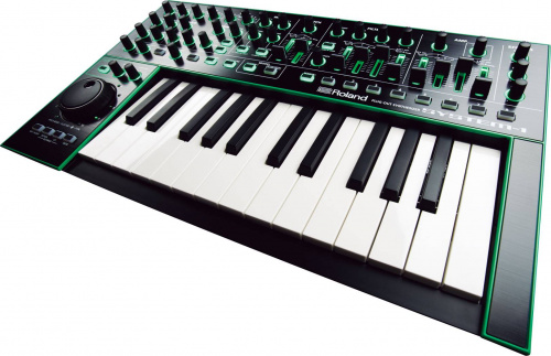 ROLAND AIRA System-1 перформанс синтезатор 25 клавиш, 4 голоса, питание AC адаптер 850 mA фото 2