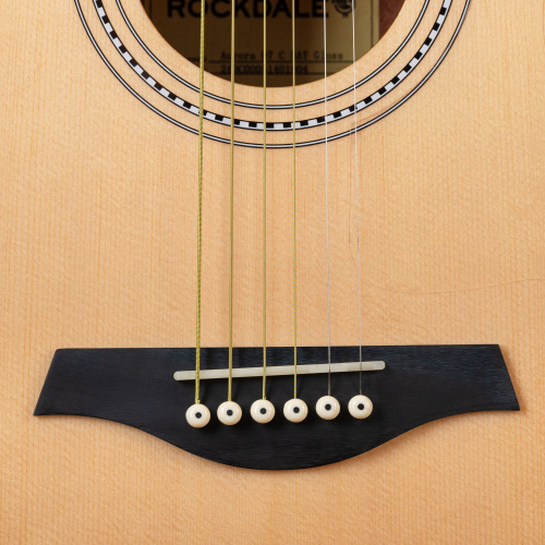ROCKDALE Aurora D7 C NAT Gloss Акустическая гитара Форма корпуса Dreadnought с вырезом. Цвет натуральный. Глянцевое покрытие. Верхняя дека из ели. Ниж фото 3