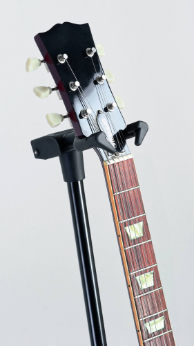 K&M 17670-000-55 black Memphis Pro стойка для всех типов гитар складная 1.5 kg, H: 550/1000 mm. фото 4
