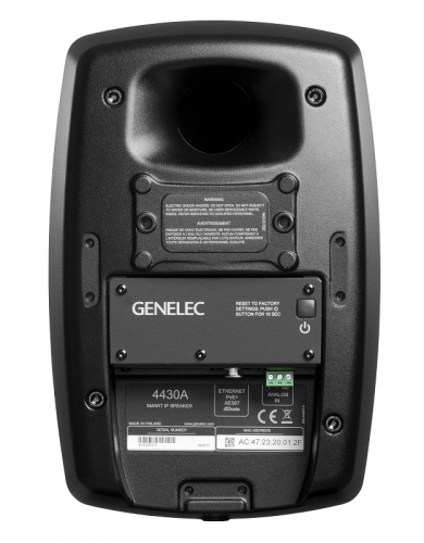 Genelec 4430AM активная 2-полосная АС, НЧ 5" 50Вт, ВЧ 0.75" 50Вт. Поддержка Dante/AES67 и PoE+. Вход: RJ-45 (звук, управление и электропитание в одном фото 3