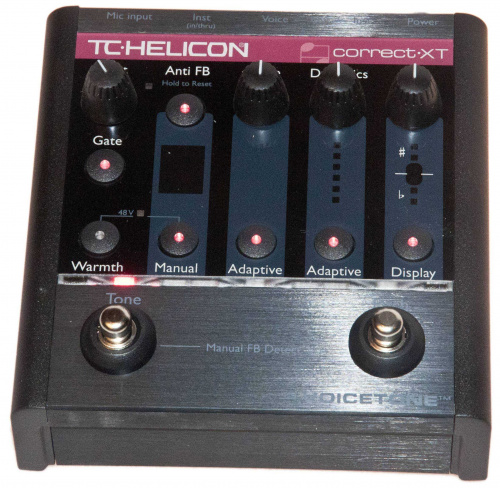 TC HELICON VoiceTone Correct XT напольная вокальная педаль эффекта коррекции тона, эффекты студийного качества: компрессия, де-эссер, адаптивная эквал фото 4