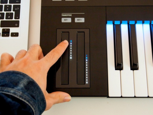 Native Instruments Komplete Kontrol S25 25 клавишная полувзвешенная динамическая MIDI клавиатура с п фото 4
