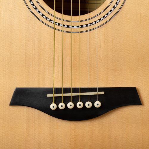 ROCKDALE Aurora D7 NAT Gloss Акустическая гитара Форма корпуса Dreadnought. Цвет натуральный. Глянцевое покрытие. Верхняя дека из ели. Нижняя дека и о фото 3