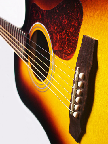 GUILD D-140CE ATB электроакустическая гитара формы дредноут с вырезом, топ - массив ели, корпус - массив махагони, цвет - санбёр фото 2