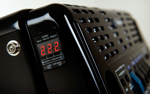 ROLAND FR-1X BK цифровой аккордеон. Полнодиапазонные встроенные динамики в специальном отсеке с фазоинвертором: 7 Вт x 2. Память USB для воспроизведен фото 5