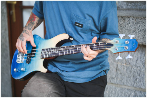 FLIGHT Mini Bass TBL электроукулеле бас, цвет transparent blue, чехол в комплекте фото 6