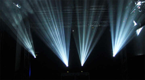 American DJ Focus Spot THREE Z Интеллектуальный прибор полного вращения со светодиодом мощностью 100W. - Мот фото 6
