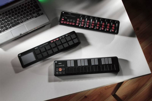 KORG NANOKEY2-BK портативный USB-MIDI-контроллер, 25 чувствительных к нажатию клавиш, кнопки изменения высоты тона, модуляции, сустейна и транспониров фото 2