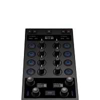 Native Instruments Traktor X1 Mk3 DJ контроллер, 5 дисплеев, 34 кнопки, 4 энкодера, 8 регуляторов