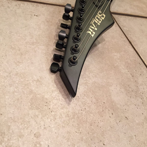 Solar Guitars E2.7C 7-струнная электрогитара, HH, T-o-M, цвет чёрный матовый, чехол в комплекте фото 4