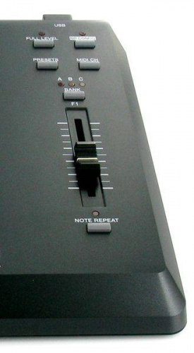 AKAI PRO MPD18 компактный USB/MIDI-контроллер, 16 пэдов, назначаемые Q-Link фейдер и вращающийся регулятор фото 15