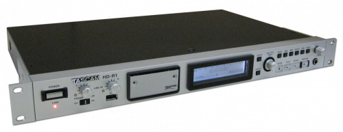 Tascam HD-R1 2-канальный рекордер- плеер CF/USB (PCM: 44.1/48/88.2/96 кГц, MP3: 44,1/48 кГц), Балансный микрофонно/линейный вход/выход XLR с переключа