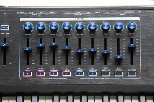 Kurzweil PC4 Синтезатор рабочая станция, 88 молоточковых клавиш, полифония 256, цвет чёрный фото 4