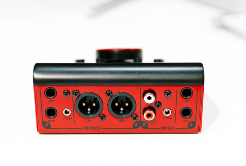 ESI MoCo Пассивный мониторный контроллер, 2x1/4" TRS входа, 2xRCA входа, 1xстерео 1/8" mini jack вхо фото 2