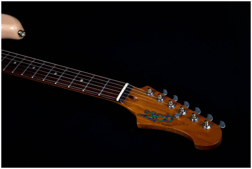 JET JS-400 PK R электрогитара,Stratocaster, корпус липа, 22 лада, HSS, tremolo, цвет PK фото 10