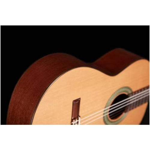 ALTAMIRA N200+ классическая гитара 4/4, верхняя дека массив кедра, корпус красное дерево, глянцевая фото 3
