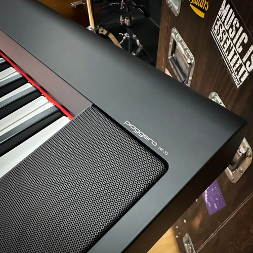 Yamaha NP-35B Piaggero цифровое пианино, 76 клавиш, 64 полифония, 15 тембров, 6 типов ревербер фото 4