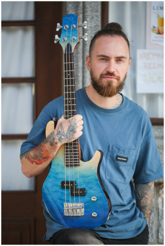 FLIGHT Mini Bass TBL электроукулеле бас, цвет transparent blue, чехол в комплекте фото 12