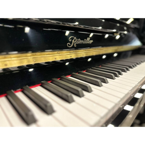 Ritmuller UHX132(A111) пианино серии Premium, 132 см, чёрный, полированное, серебряная фурнитура фото 2