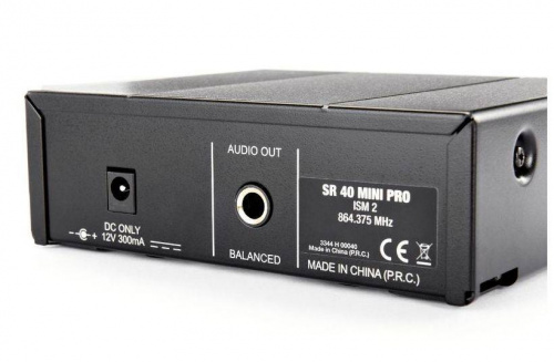 AKG WMS40 Mini Vocal Set BD US25D вокальная радиосистема с приёмником SR40 Mini и ручным передатчиком с капсюлем D88 фото 2