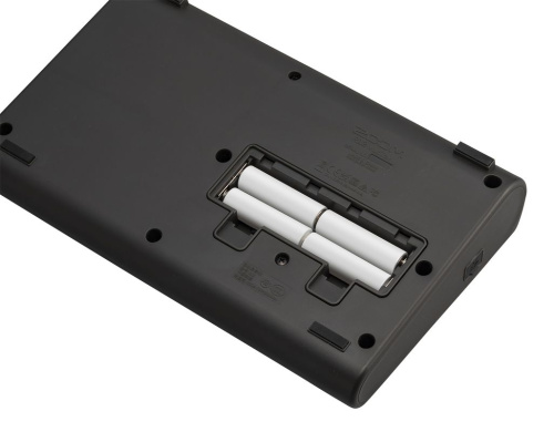 Zoom R12 Мультитрековый аудиорекордер-портастудия, 2 входа XLR/TRS, встроенный FM-синтезатор фото 2
