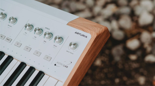 Arturia Astrolab White Сценическая клавиатура, 61 клавиша, полувзвешенная механика, цвет белый фото 10