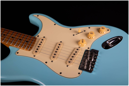 JET JS-300 BL электрогитара, Stratocaster, корпус липа, 22 лада,SSS, tremolo, цвет Sonic blue фото 4