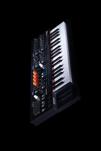 Arturia MiniFreak 37 клавишный гибридный полифонический синтезатор с двумя звуковыми движками фото 4