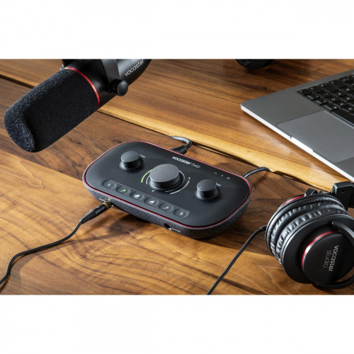 Focusrite Vocaster Two Studio Podcast Set комплект (Vocaster Two, наушники, микрофон, ПО, микрофон фото 10