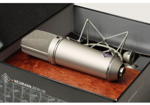 NEUMANN U 87 Ai Studio Set студийный конденсаторный микрофон с держателем типа паук и кейсом цвет фото 2