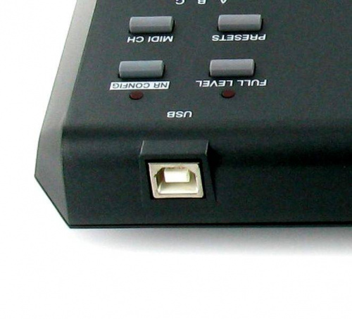 AKAI PRO MPD18 компактный USB/MIDI-контроллер, 16 пэдов, назначаемые Q-Link фейдер и вращающийся регулятор фото 14