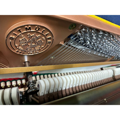 Ritmuller UHX132(A111) пианино серии Premium, 132 см, чёрный, полированное, серебряная фурнитура фото 3