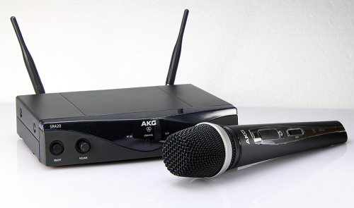 AKG WMS420 Vocal Set Band U1 вокальная радиосистема с приёмником SR420, ручной передатчик HT420 с динамическим капсюлем D5 фото 3